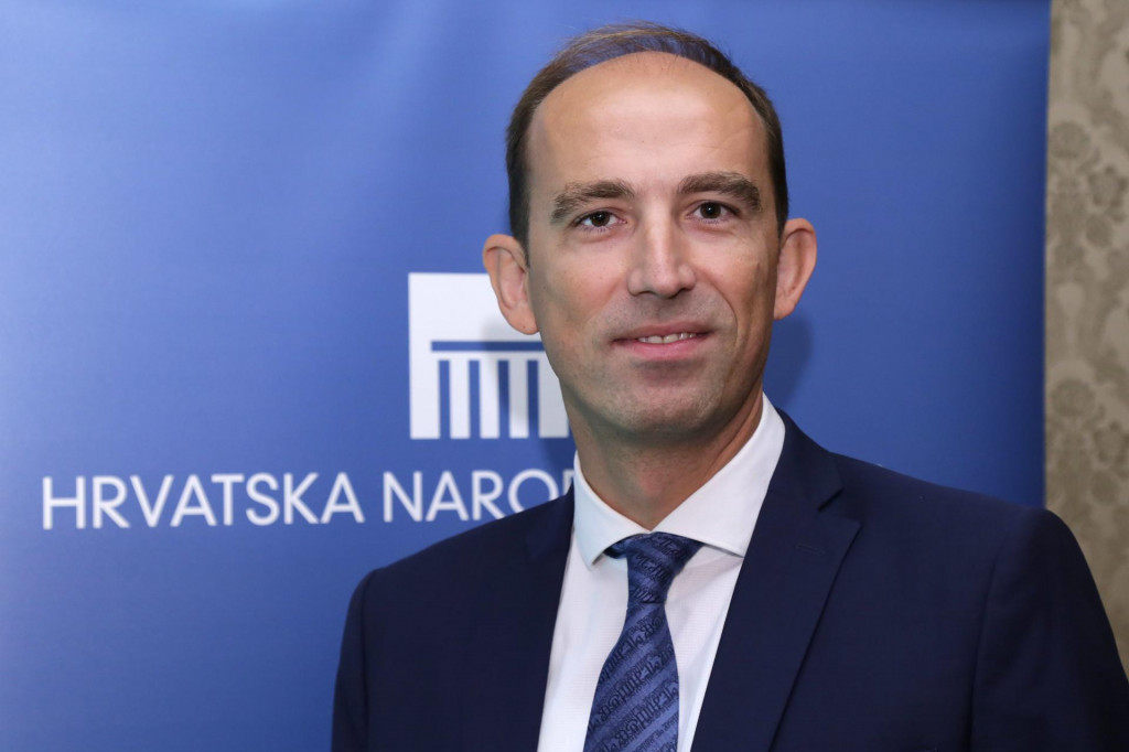HNB, Objava revidiranih pokazatelja statistike odnosa s inozemstvom; viceguverner HNB Roman Šubić