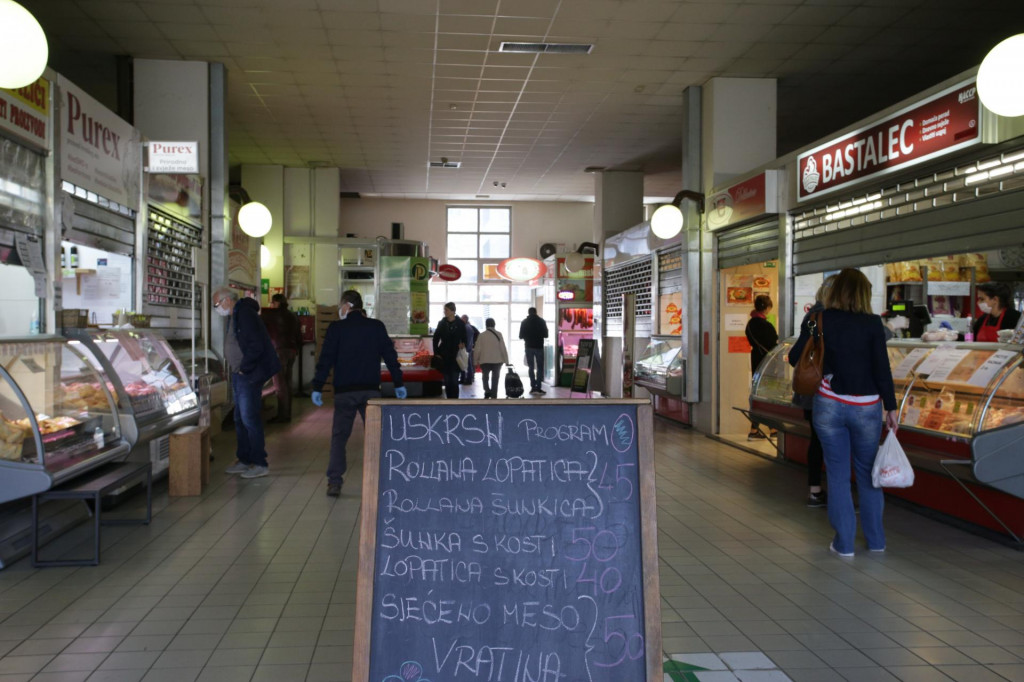 Postavljanje OPG kučica na tržnici KVATRIĆ, tržni centar Kvatrić, ponuda za Uskrs