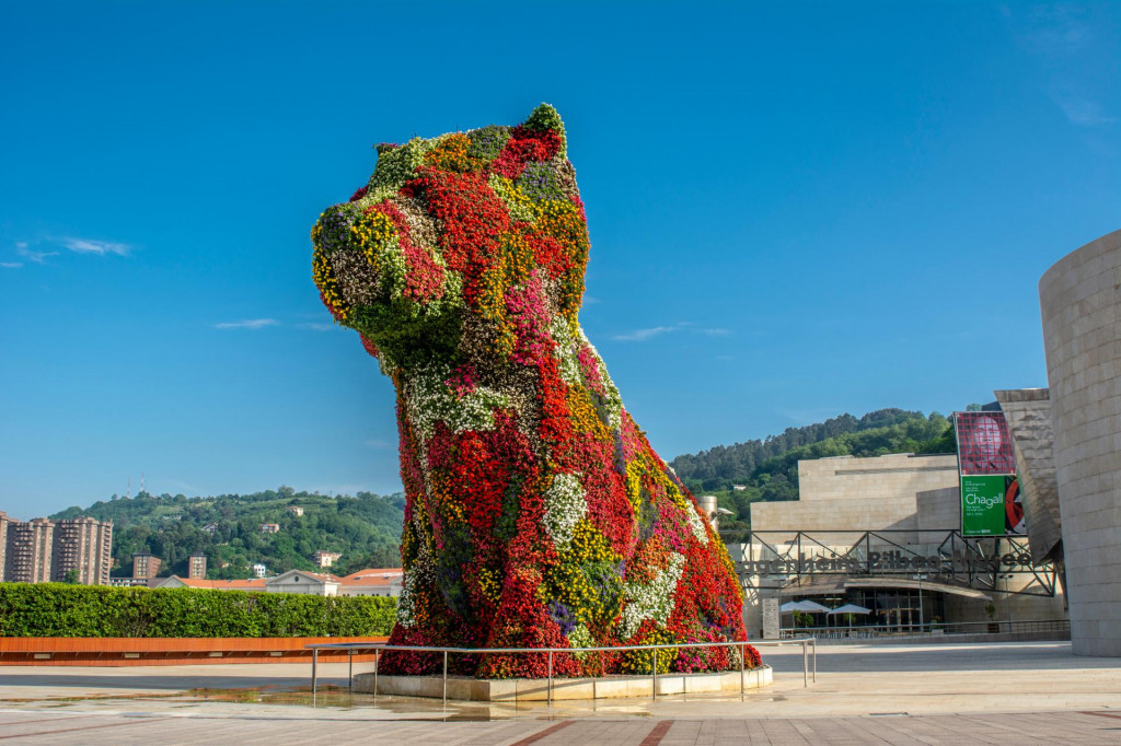 &lt;p&gt;Skulptura psa Jeffa Koonsa u muzeju Guggenheim u Bilbaou&lt;/p&gt;
