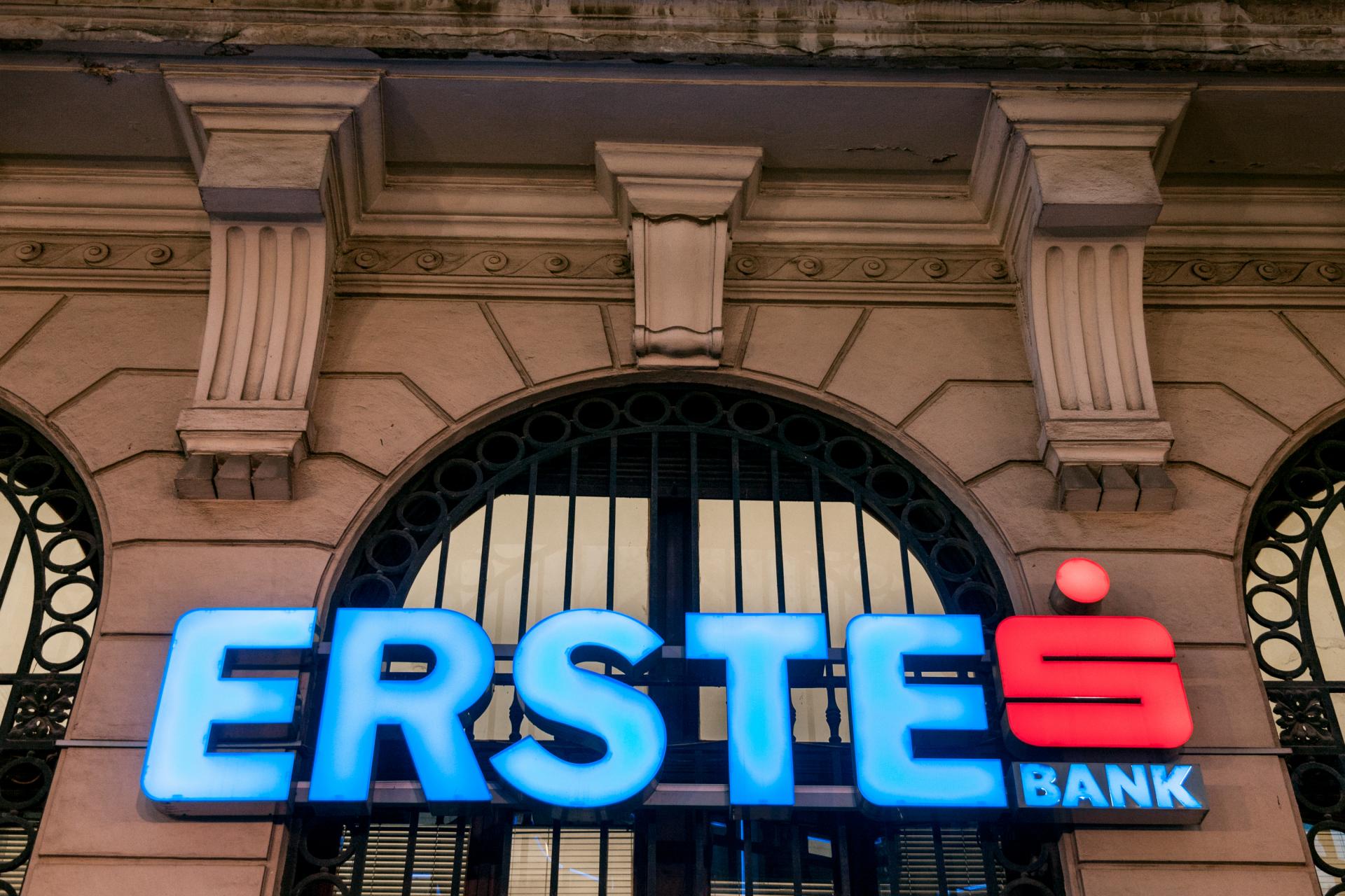 5 группа банка. Erste Bank Group. Erste Bank Австрия. Банки Сербии лого. Erste Bank в Черногории.