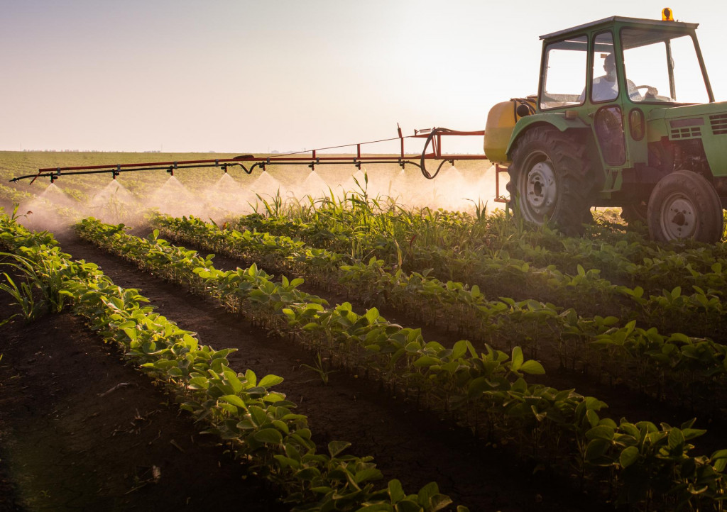 &lt;p&gt;traktor pesticidi poljoprivreda&lt;/p&gt;
