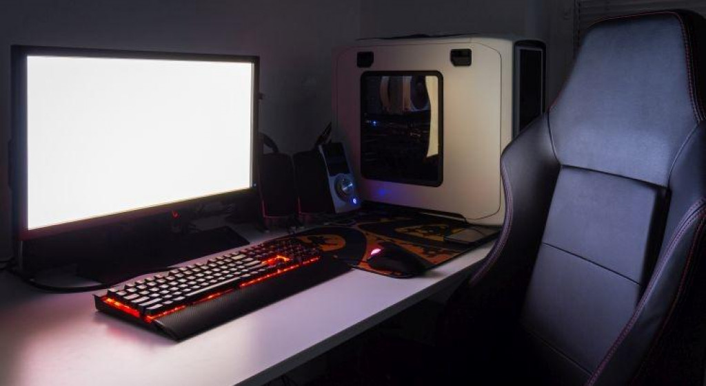 &lt;p&gt;Custom built gaming computer with white screen, keyboard, mouse, joypad, gaming chair under low light. Selective focus.&lt;/p&gt;