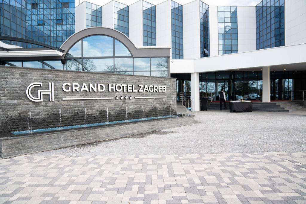 &lt;p&gt;Grand hotel Zagreb ulaz&lt;/p&gt;