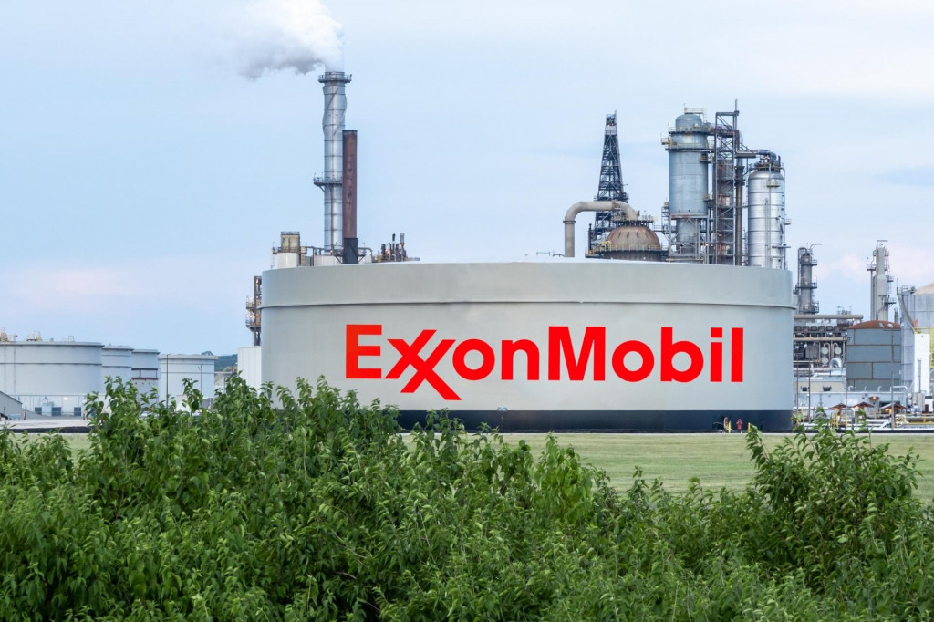 &lt;p&gt;Exxon Mobil&lt;/p&gt;