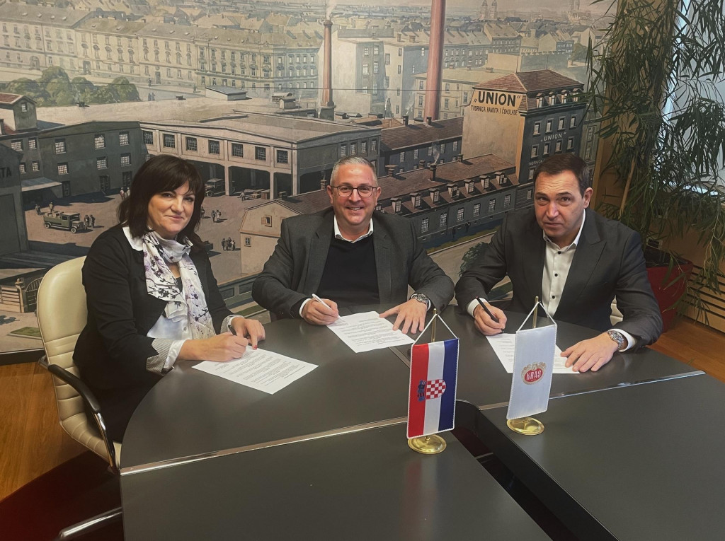 &lt;p&gt;Marija Mustapić, Allen Halamić, Damir Bulić - potpisivanje novog kolektivnog Ugovora u Krašu&lt;/p&gt;