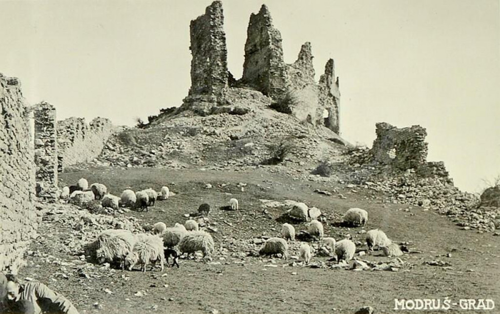 &lt;p&gt;Ruševine Tržan-grada, stara razglednica&lt;/p&gt;