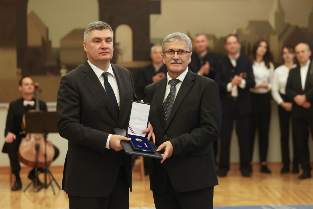 &lt;p&gt;Predsjednik Republike Hrvatske Zoran Milanović uručio je odlikovanja zaslužnim pojedincima i udrugama iz područja kulture, gospodarstva, znanosti i sporta. Miodrag Šajatović&lt;/p&gt;