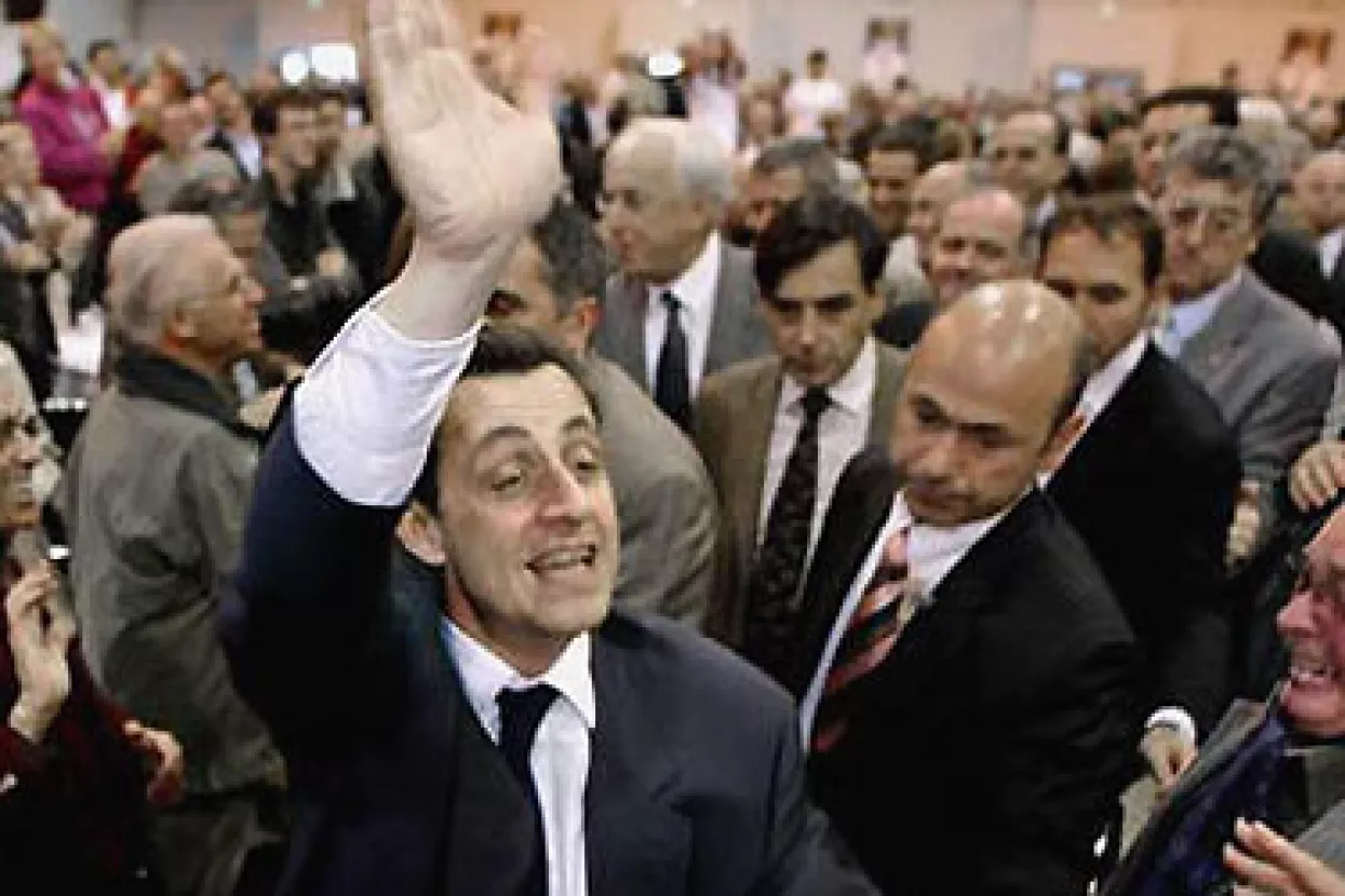 Burza pozdravila Sarkozyjevu pobjedu, ali se vratila oprezu