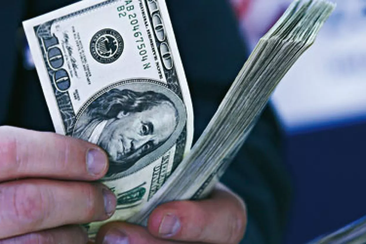 Dolar se 'odlijepio' od  eura