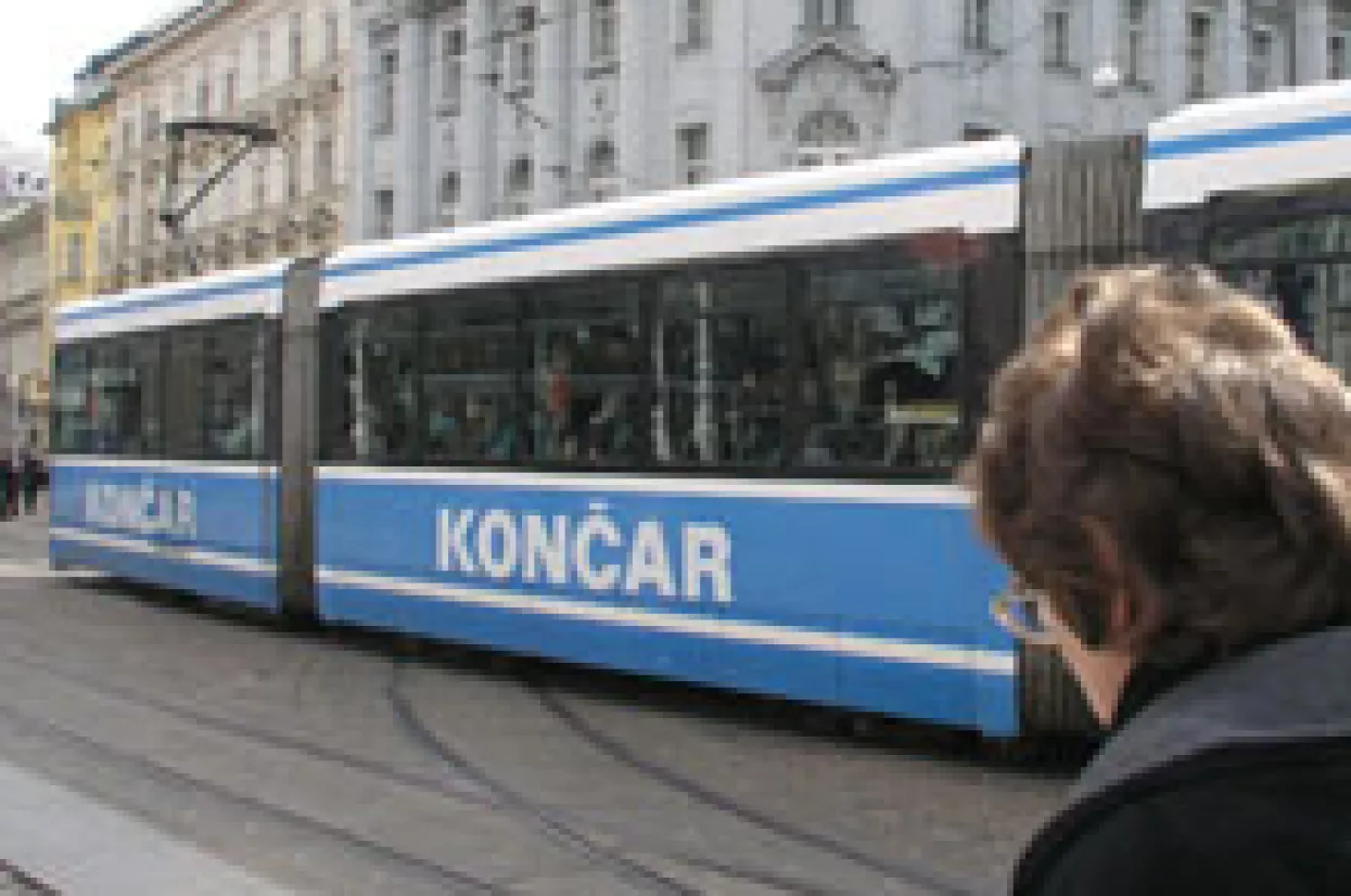 Finci putuju zagrebačkim tramvajem