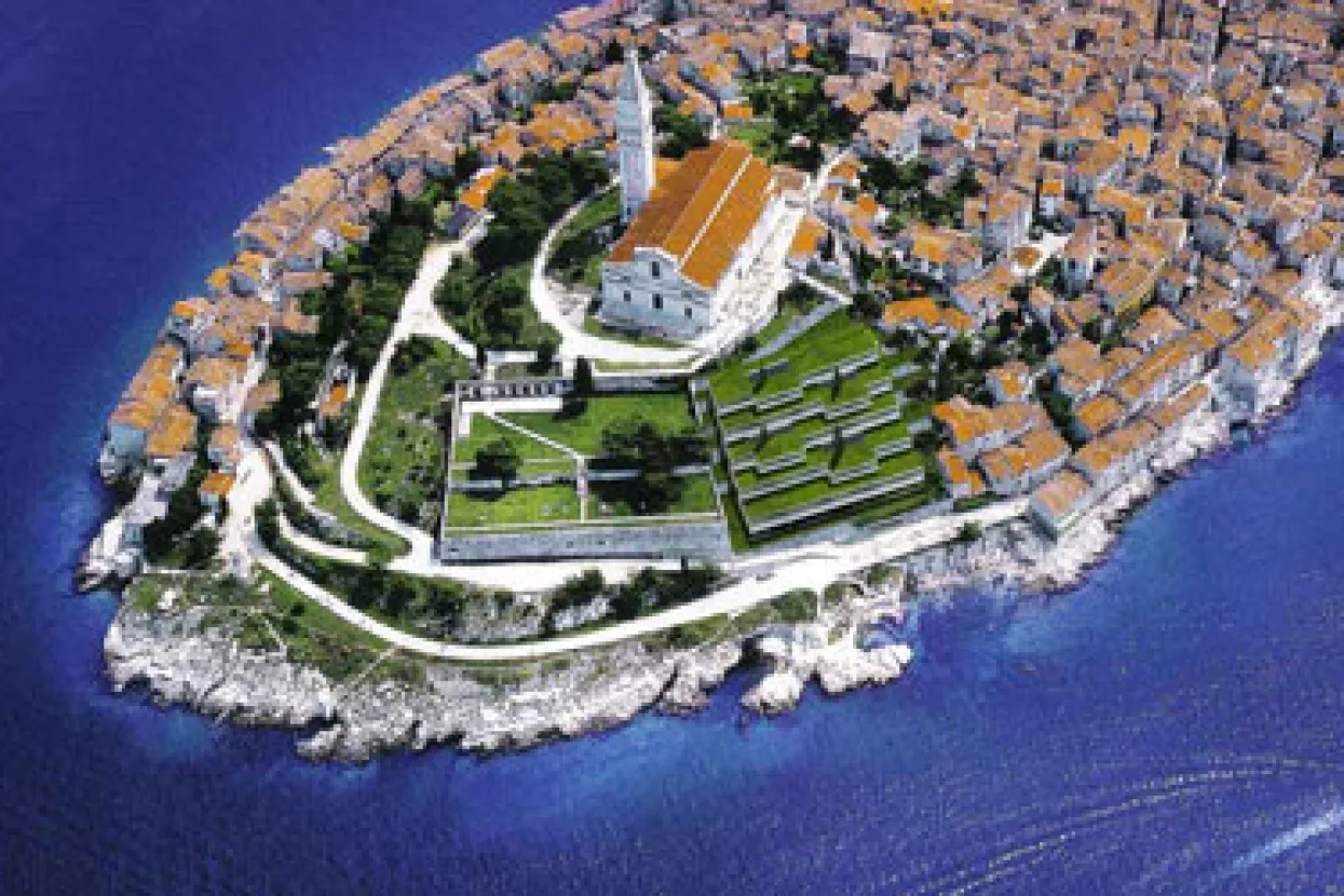 Kod Rovinja gori turski brod, velika opasnost od ekoincidenta