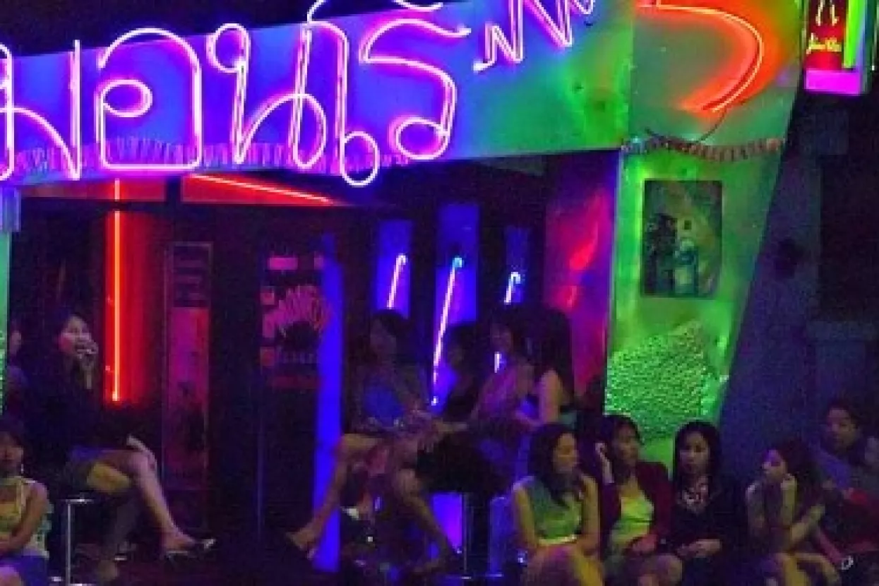 Tajland, unatoč jakom turizmu, zabranjuje pu&scaron;enje u barovima