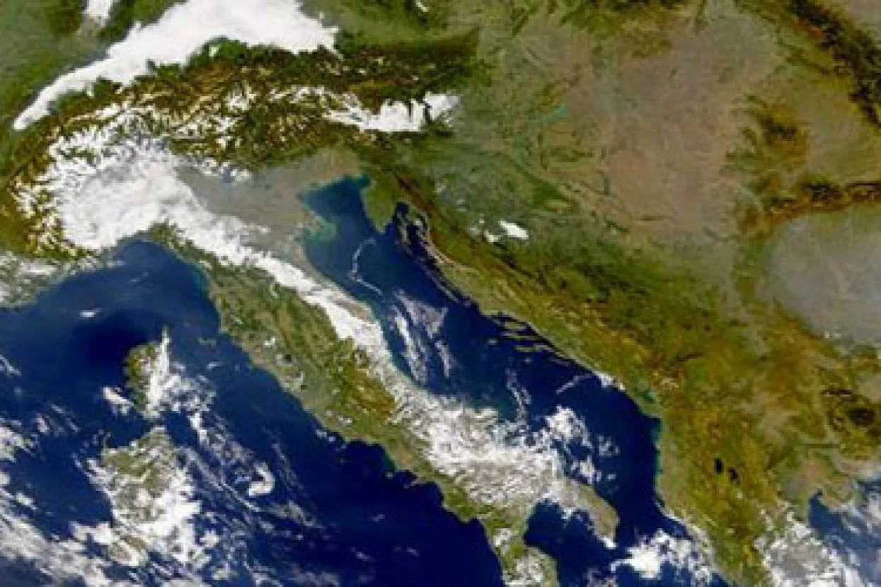 Hrvatska u sustavu satelitskog nadzora naftnih mrlja na moru
