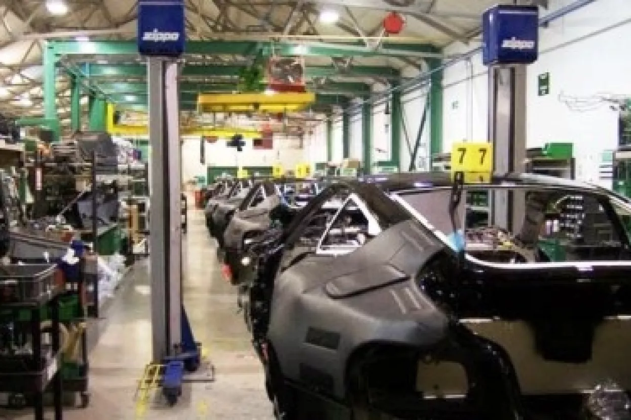 Aston Martin poslao na prisilni godi&scaron;nji pola svojih radnika