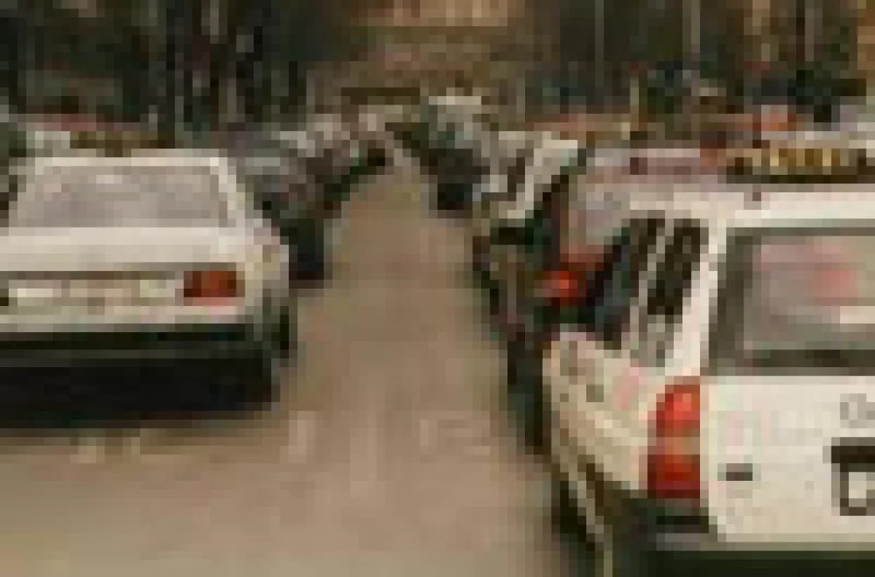 Registracije automobila pale za 42,5 posto