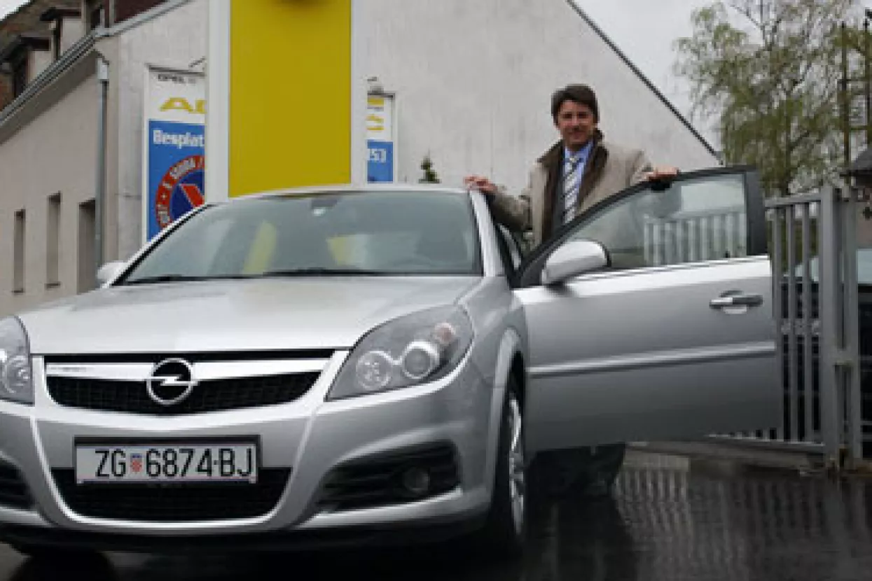 Usporen pad prodaje osobnih automobila
