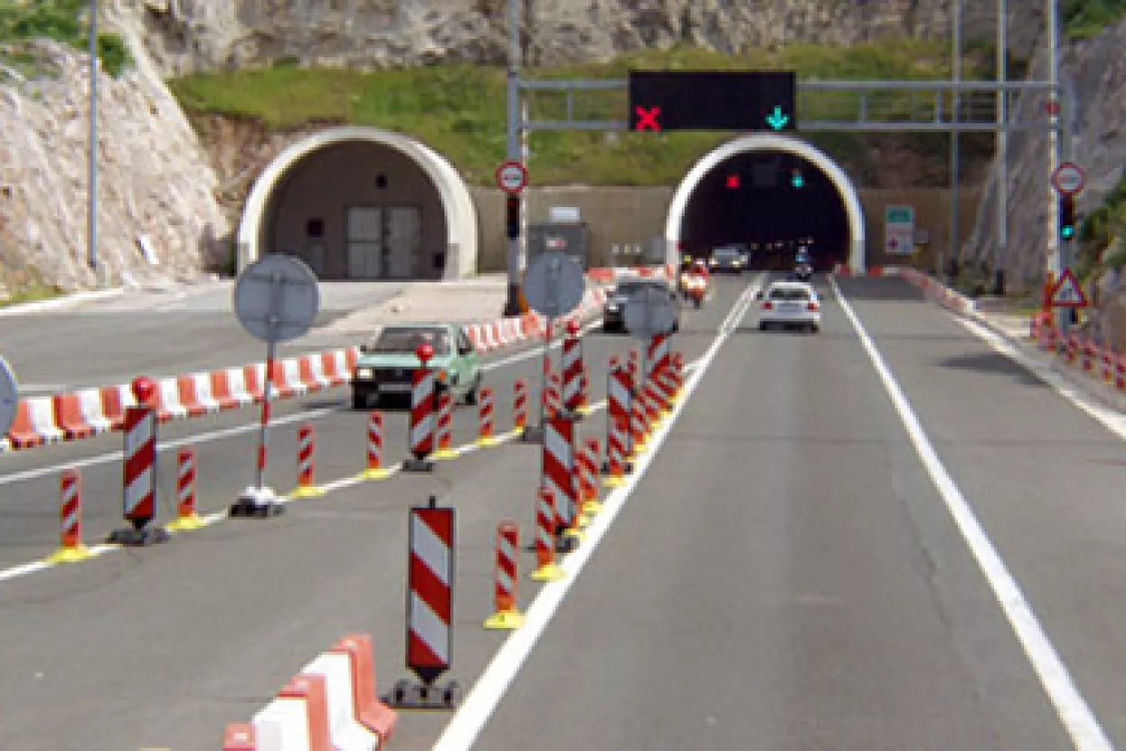 Pojavljuje se svjetlo na kraju tunela, ali se ne zna koliko je tunel dugačak