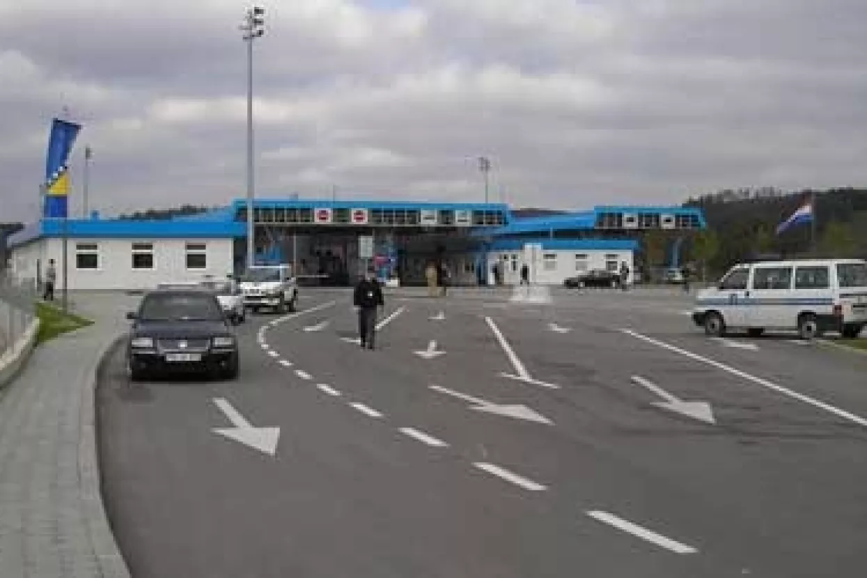 BiH privremeno suspendirao carine na robu iz Hrvatske i Srbije