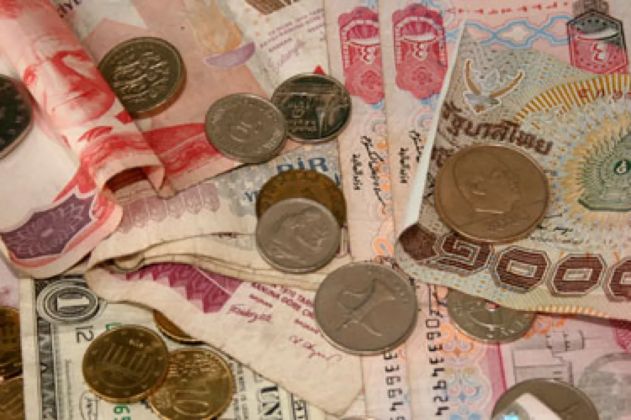 Ulagači hazarderi sru&scaron;ili dolar, euro ojačao