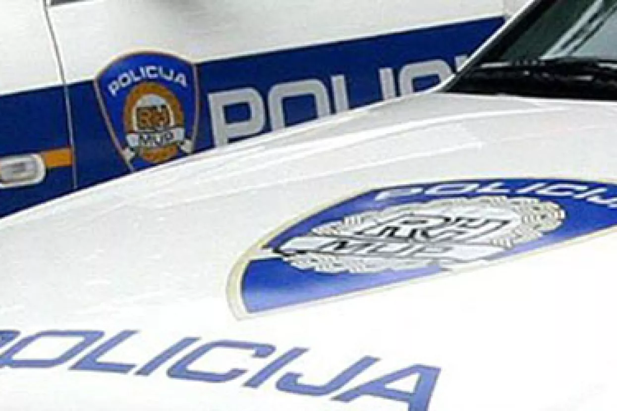 Vlada policajcima ukinula naknadu za prijevoz