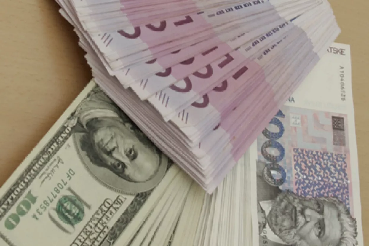 Veliki dobavljači počeli naplaćivati robu u dolarima