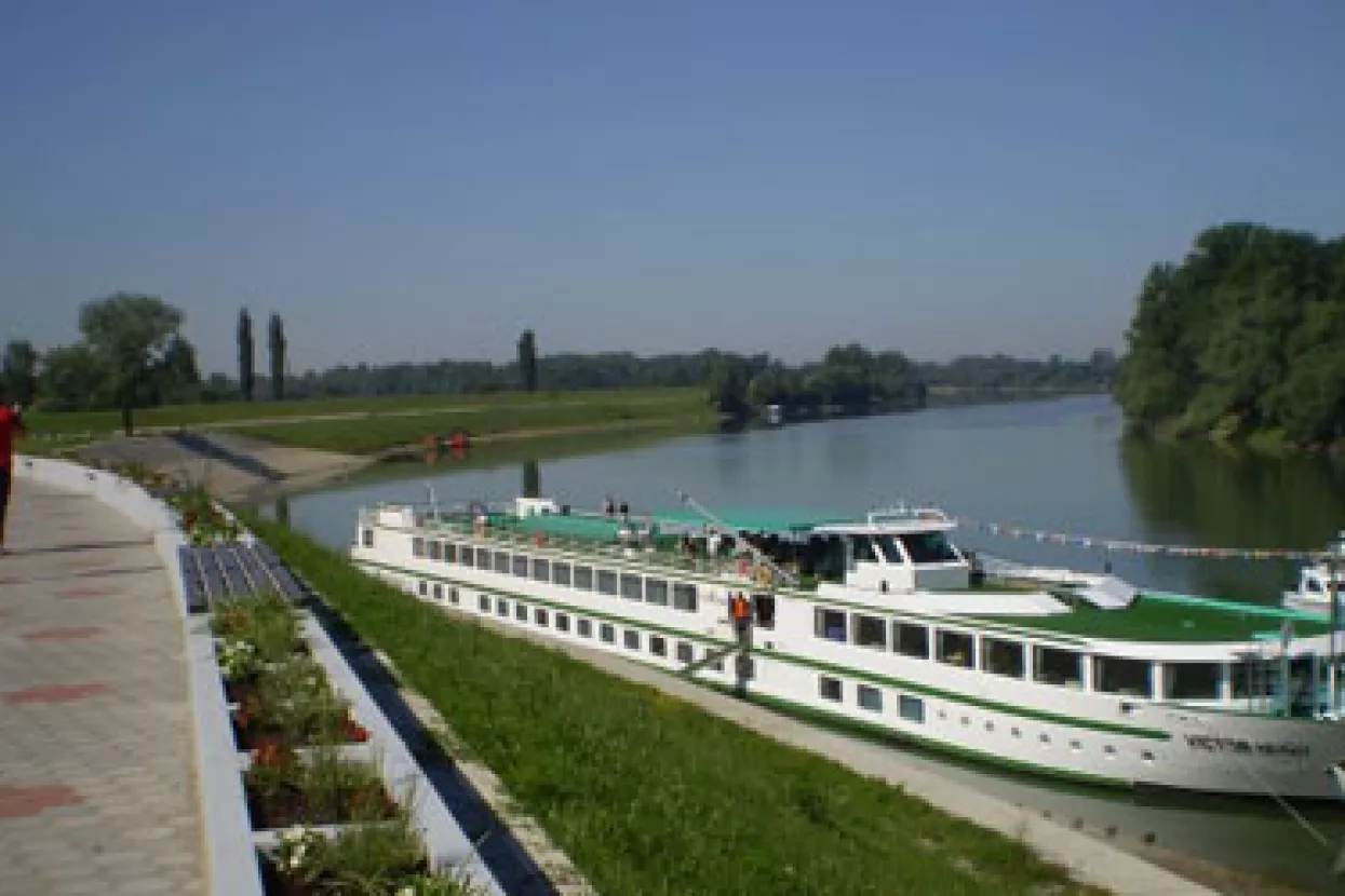 Na Kupi u Sisku pristao francuski riječni cruiser 'Victor Hugo'