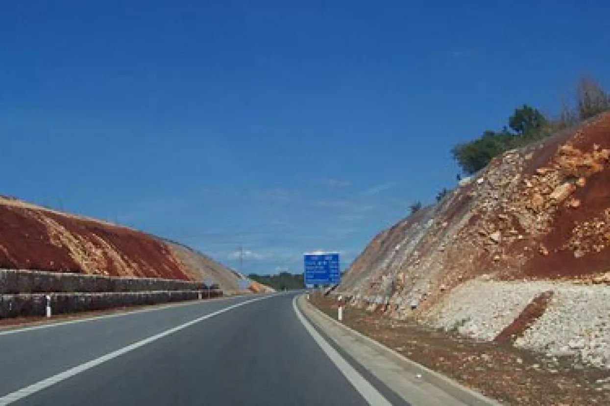 Cestarina na istarskom ipsilonu previsoka