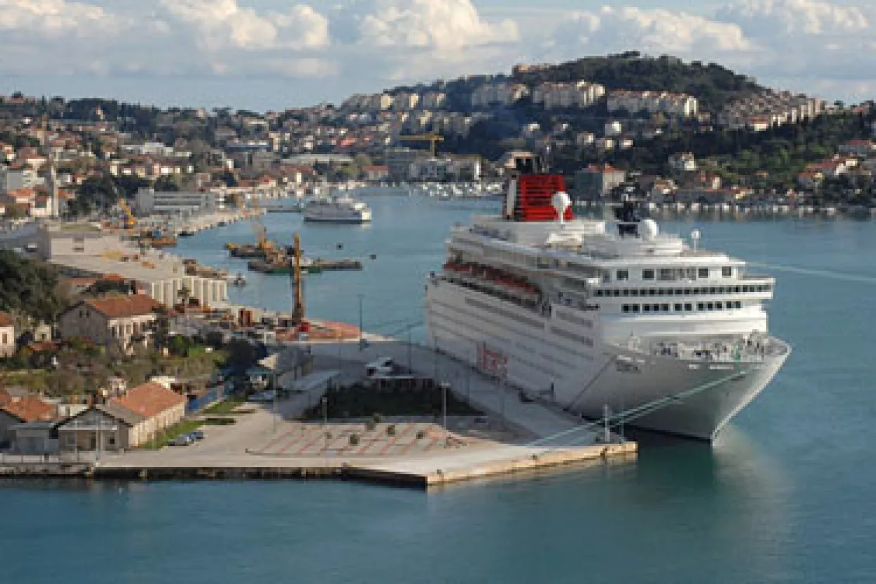 Osam milijuna eura novog zajma za pro&scaron;irenje Luke Dubrovnik