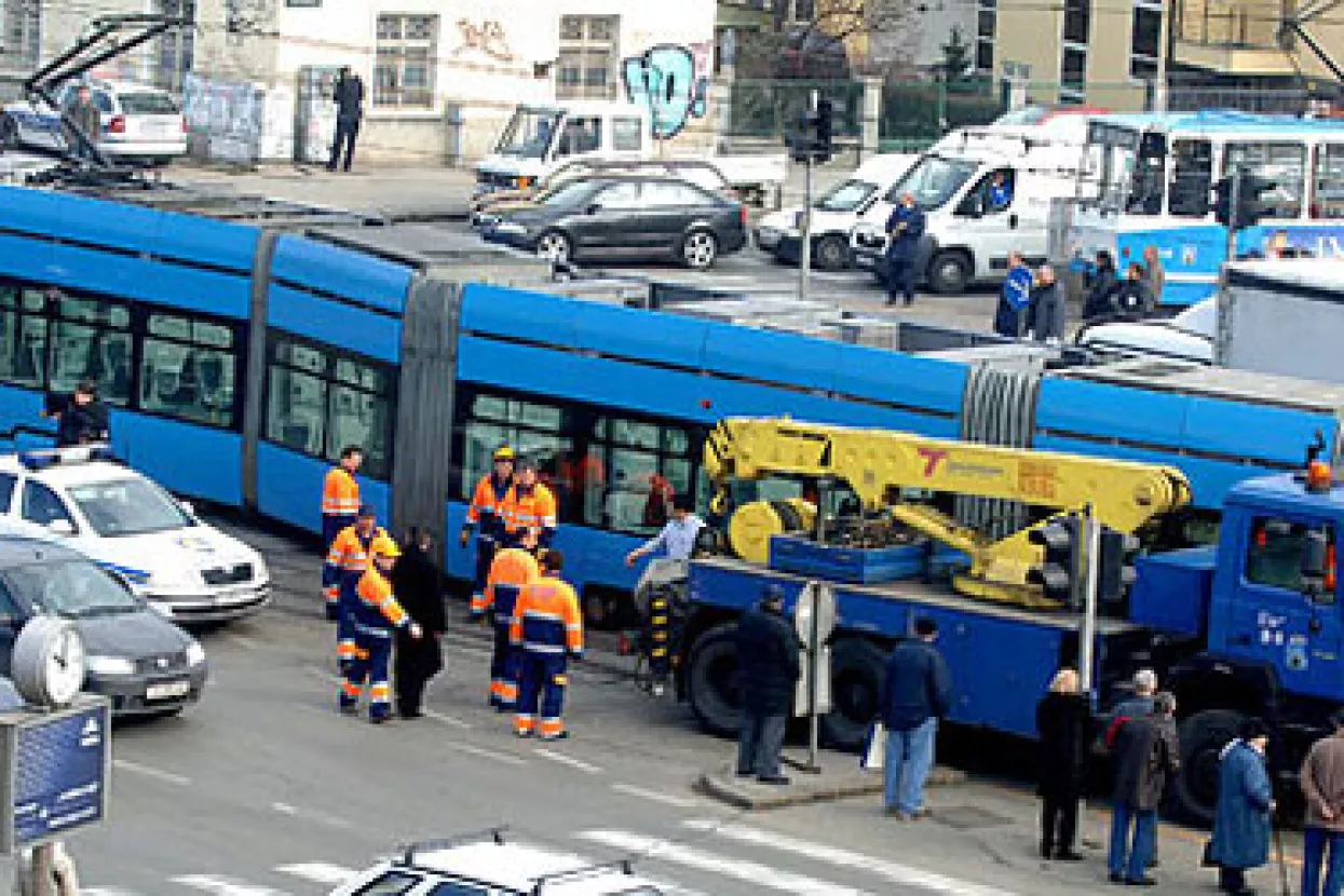 U Zagrebu sudar tramvaja, devetero ozlijeđenih