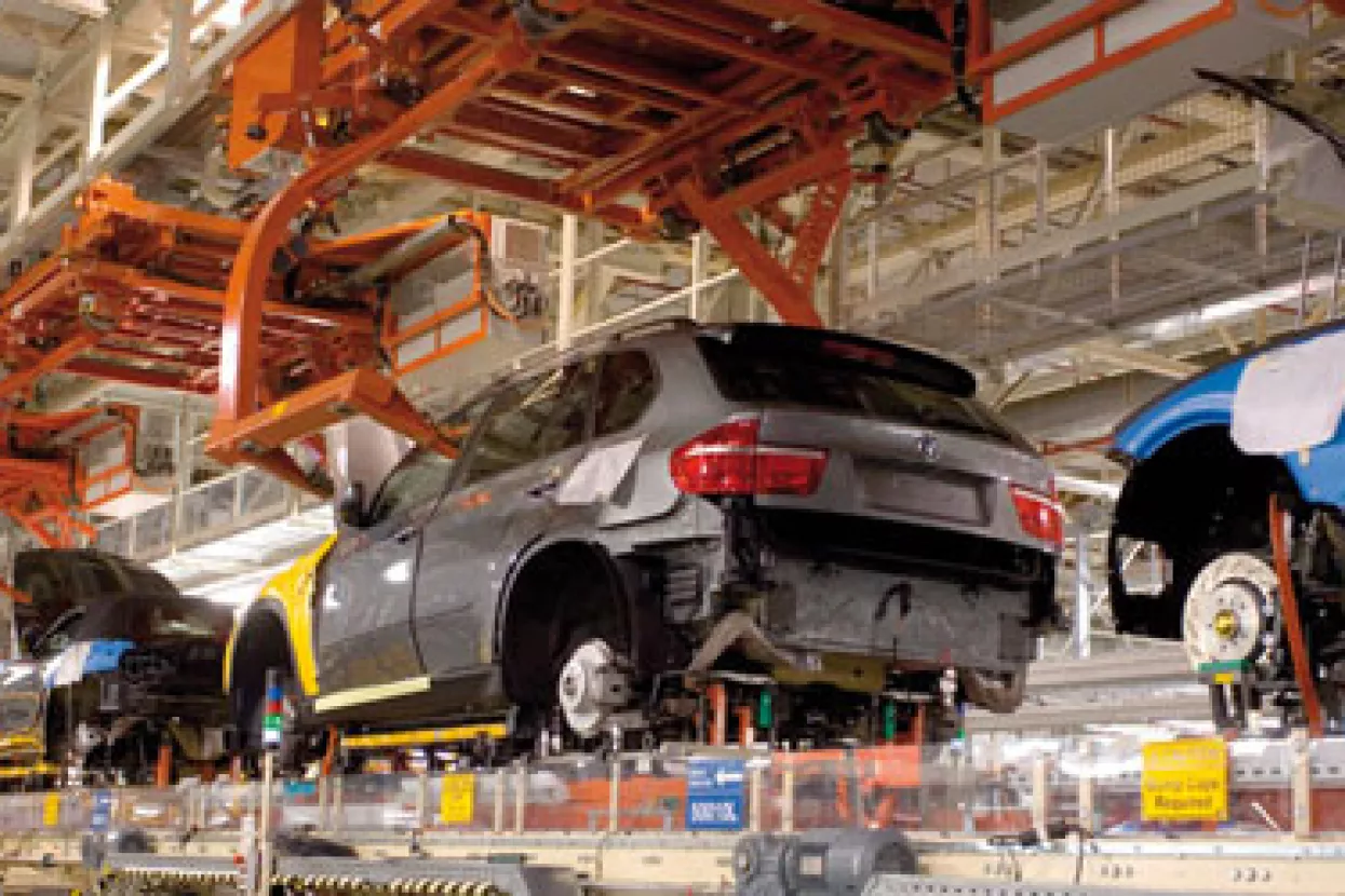 BMW gradi tvornicu za starije radnike