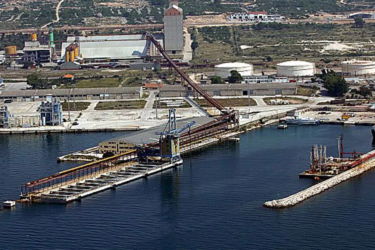 Mariborska nadbiskupija kupila Luku Zadar?