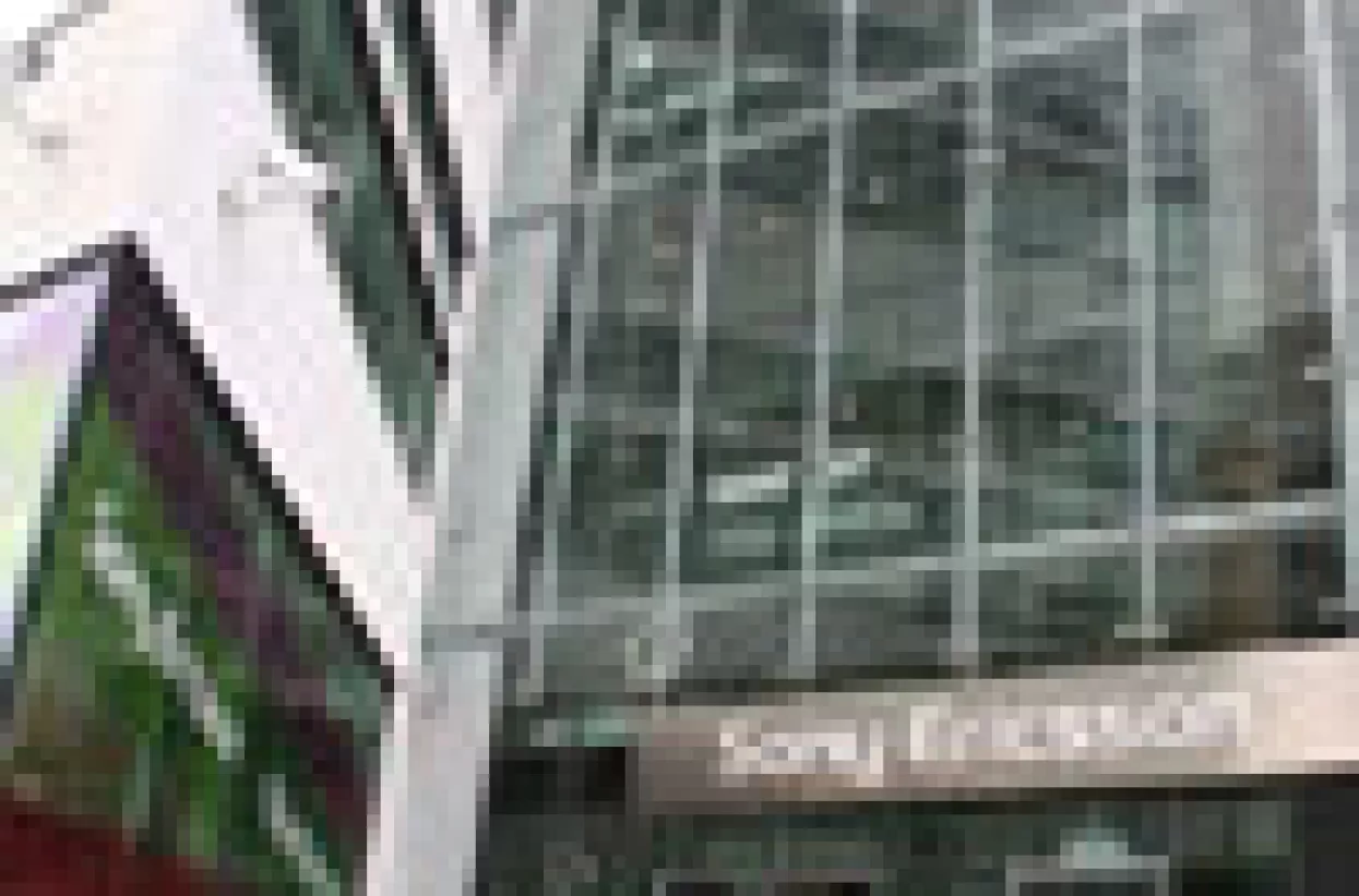 Sony Ericsson gotovo prepolovio dobit u prvom tromjesečju