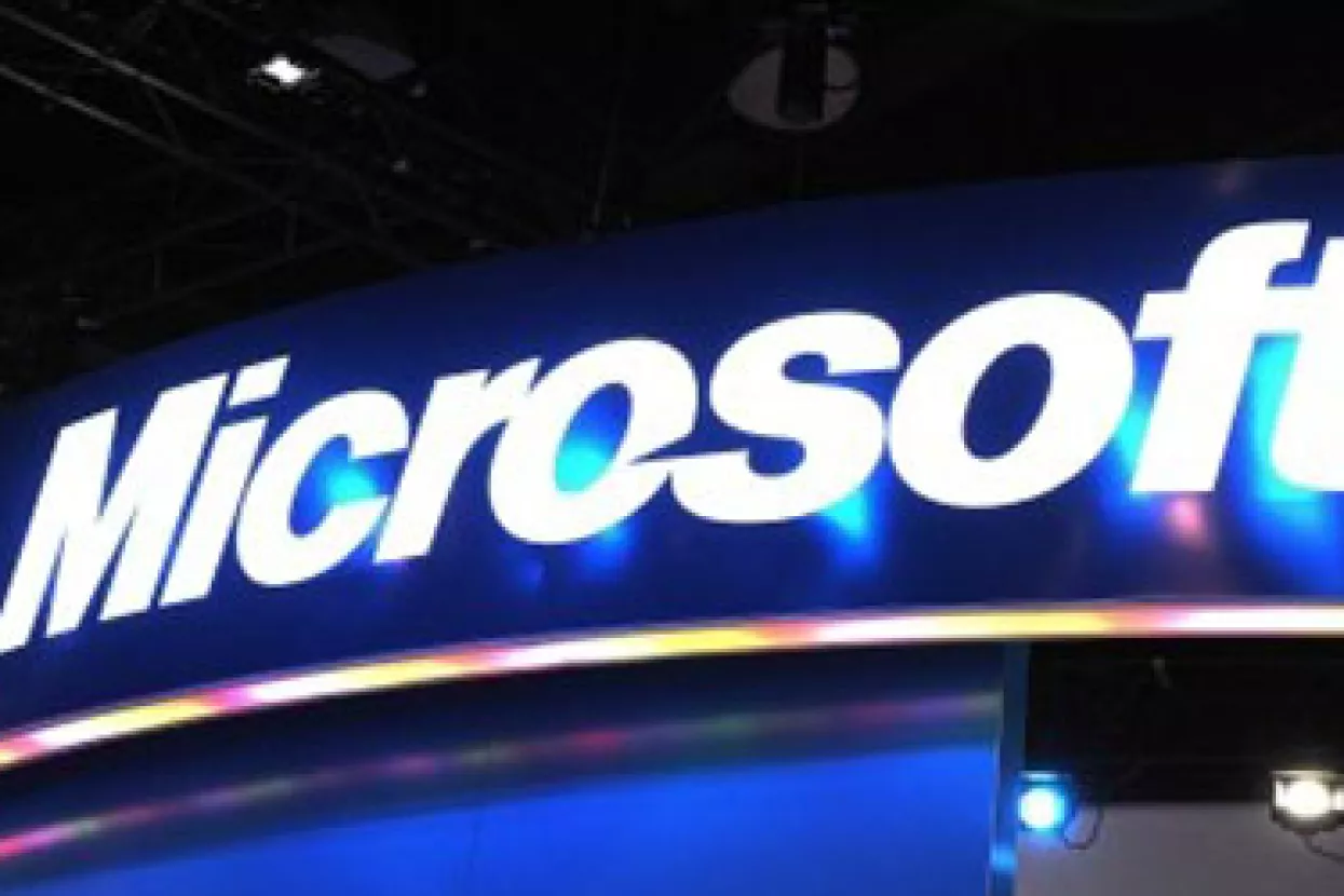 Prihodi Microsofta porasli, prodaja Windowsa pala