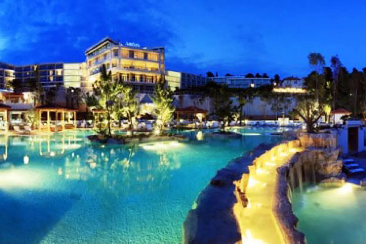 Sunčani Hvar smanjio, pa povećao temeljni kapital