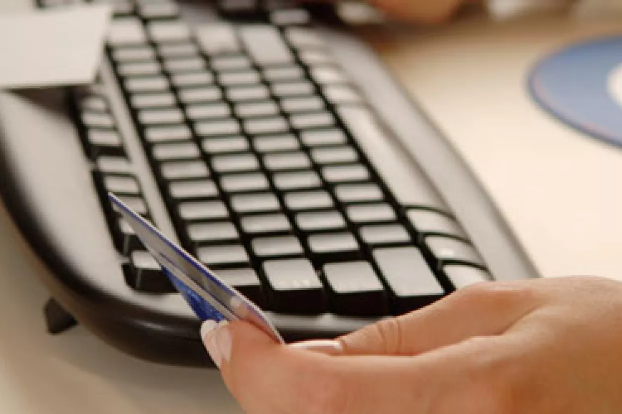 Preko interneta prodaje 26 posto poduzeća, a kupuje njih  40 posto