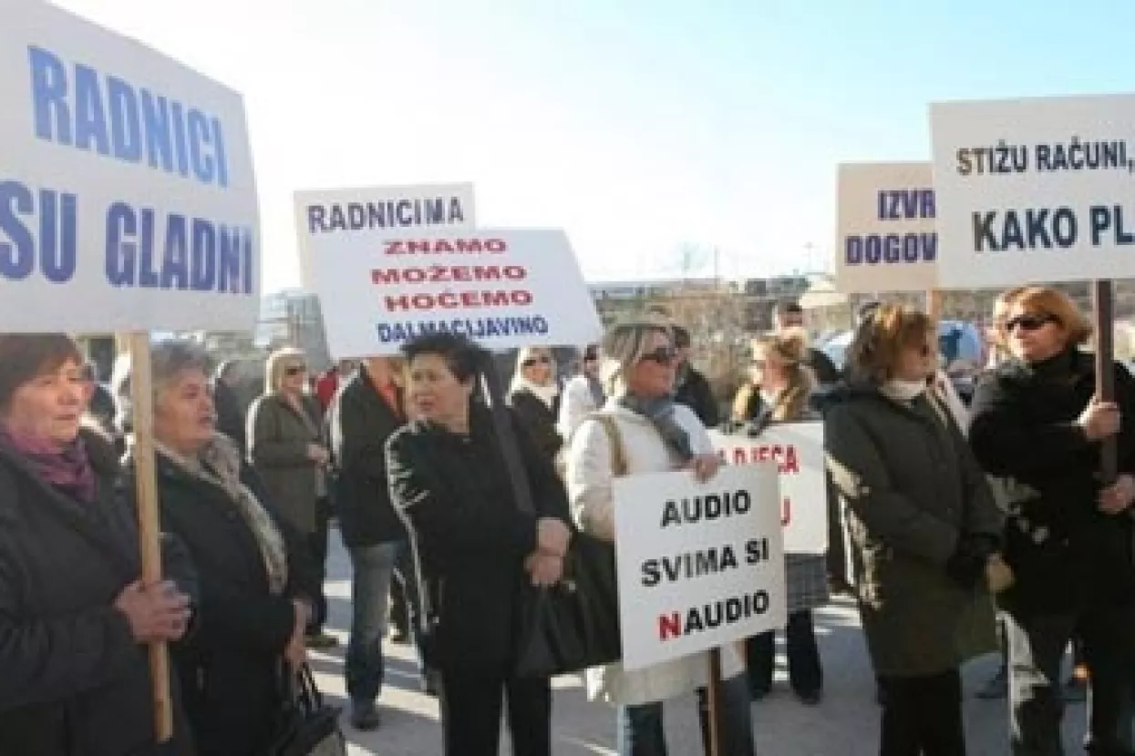 Radnici Dalmacijavina u zrakopraznom prostoru