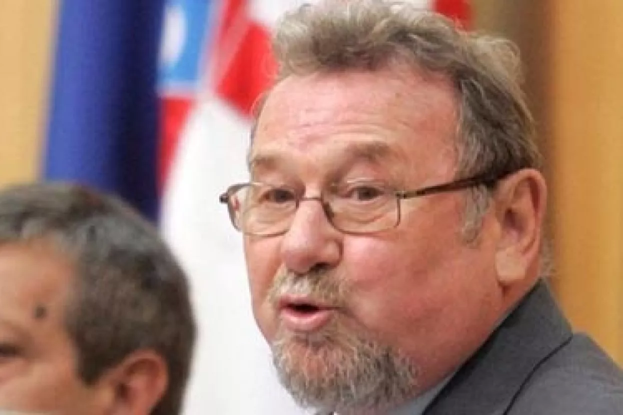Izigravanjem sustava sedmero zastupnika osiguralo si je povla&scaron;tene mirovine