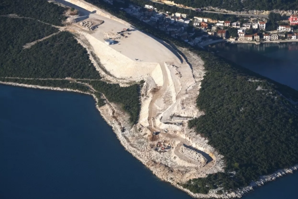 Građevinari traže 119 milijuna kuna od&scaron;tete zbog usporene gradnje pelje&scaron;kog mosta