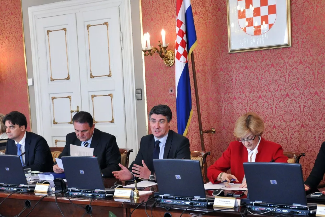 Bruxellesu se ne sviđa ideja o političarima u NO-ima