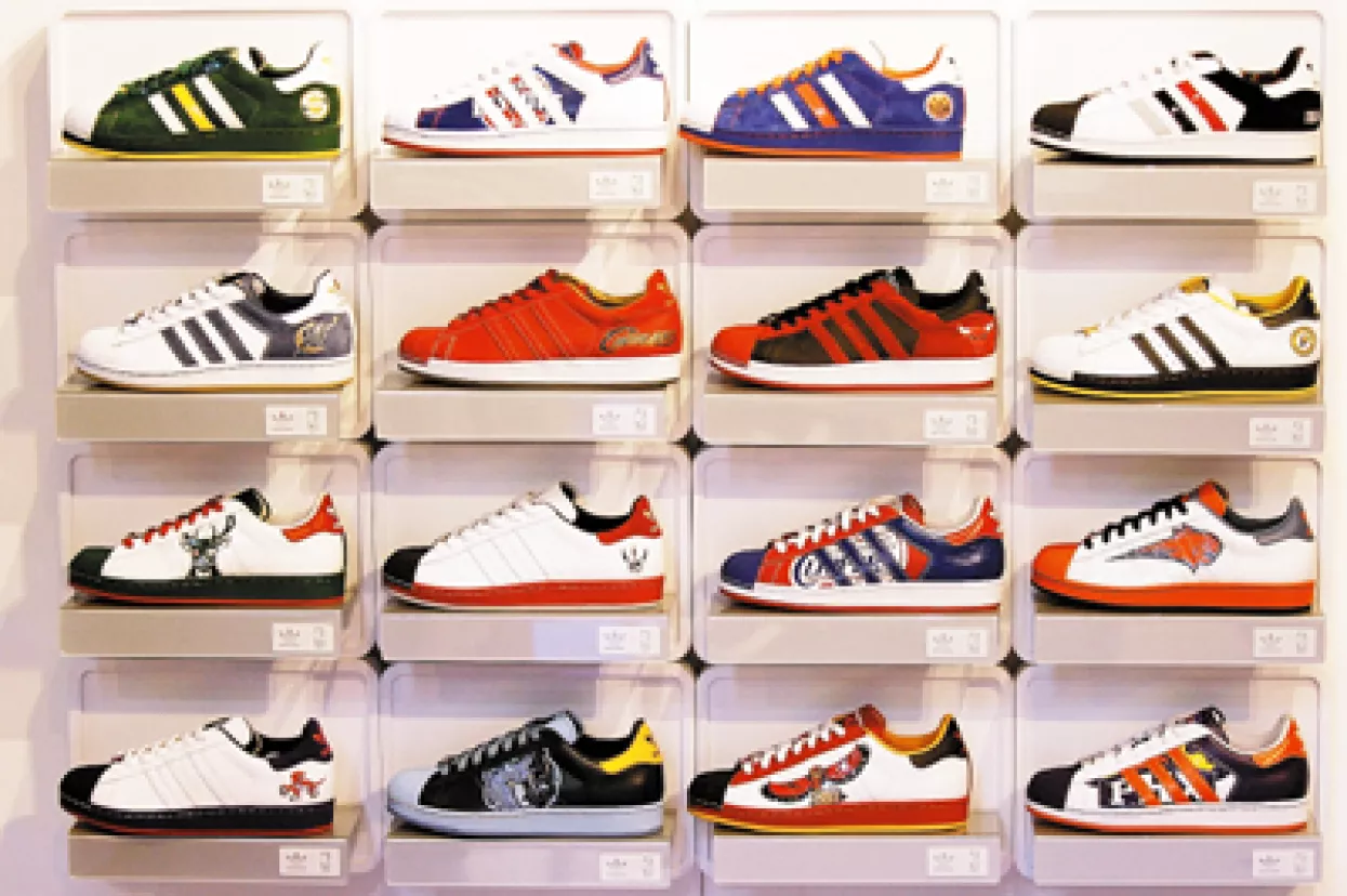 Adidas povlači 10.000 proizvoda