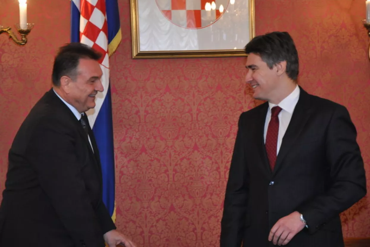 Vlada od sada avansno plaća svoje poslove