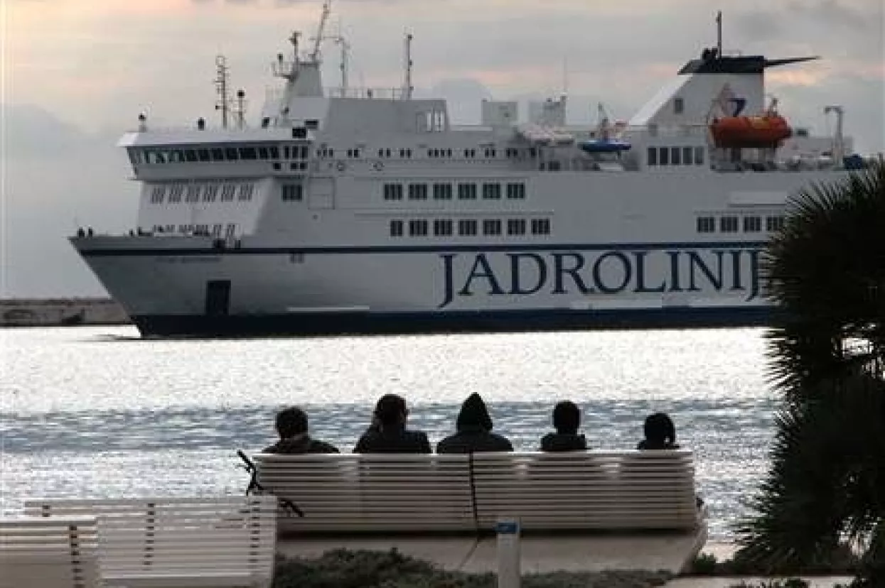 Namje&scaron;ten natječaj za koncesiju brodske linije Milna-Split-Milna?