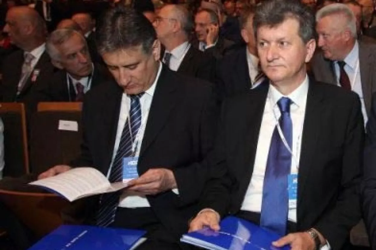 Karamarko i Kujundžić u drugi krug