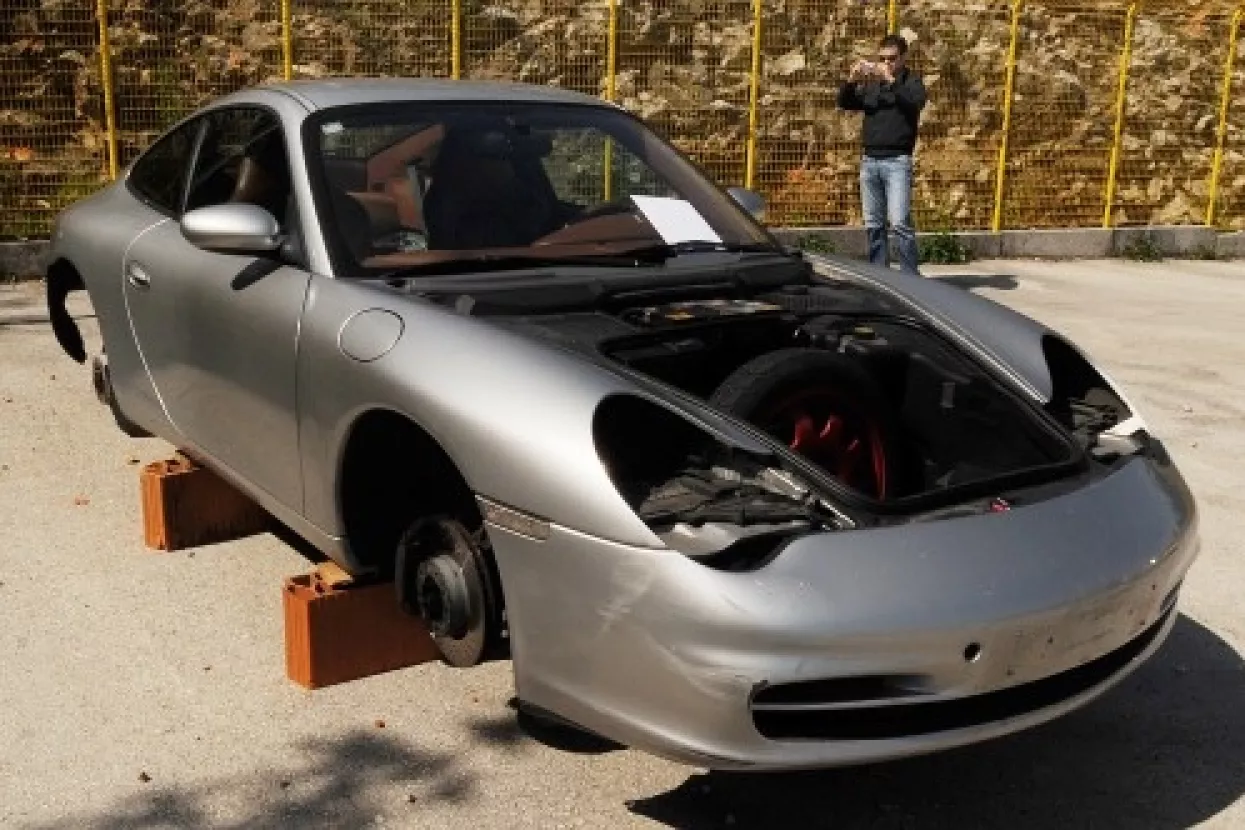 Zaplijenjeni porsche bez motora na&scaron;ao kupca