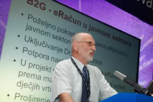 S e-poslovanjem kasnimo najmanje pet godina