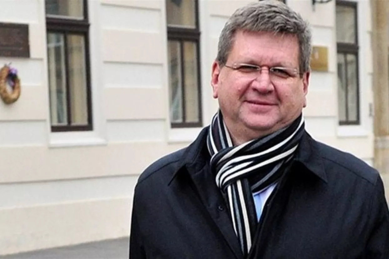 Vlada smanjuje naknadu za minuli rad?