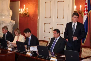 Vlada o HRT-u  i poreznom dugu