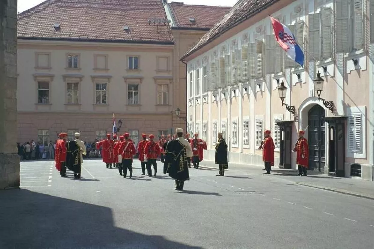 Pedest tvitera&scaron;a stiže u Banske dvore