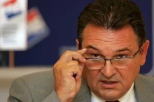 Čačić izgurao Sanadera s prvog mjesta najnegativnijih političara