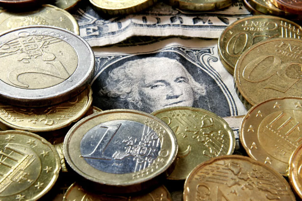 Euro blizu najnižih razina u dvije godine prema dolaru
